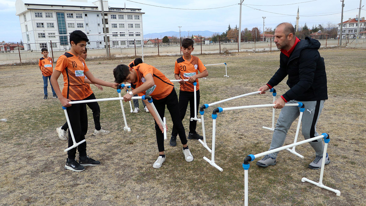 Su borularından engelli koşu parkuru