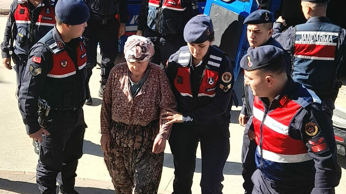 Öldürdüğü babasıyla 20 yıldır birlikte yaşıyormuş