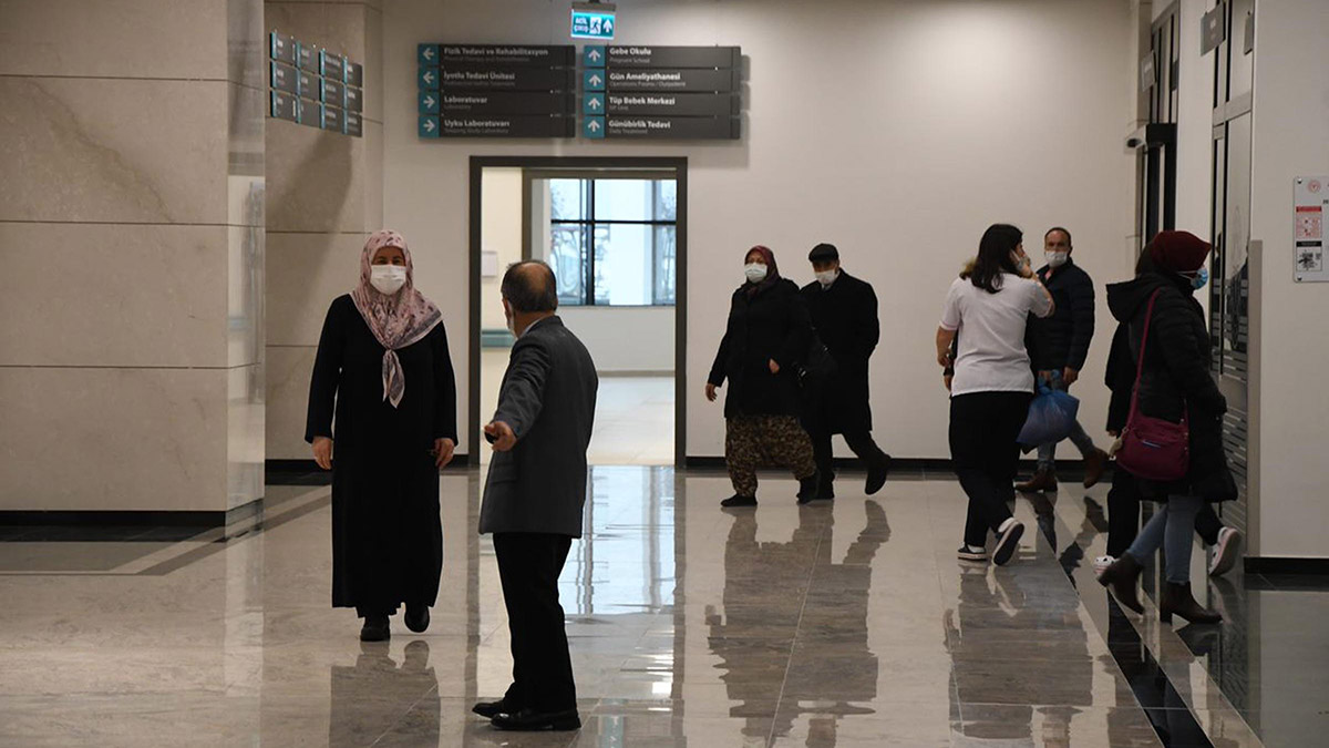 Tekirdağ Dr. İsmail Fehmi Cumalıoğlu Şehir Hastanesi Başhekimi ve Kalp Damar Cerrahisi Opr. Dr. Lütfi Çağatay Onar, bilinçsiz kullanılan gıda takviyelerinin, kalp- damar hastalıklarında yüzde 20 artışa neden olduğunu söyledi.
