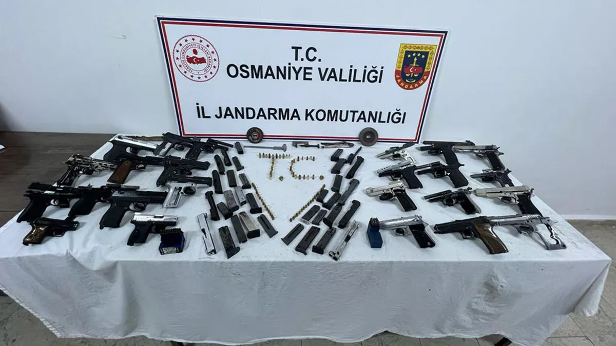 Osmaniye'de evde 24 ruhsatsız tabanca ele geçirildi