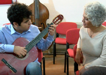 Otizmli lise öğrencisi Çağrıhan her sesi notaya çeviriyor