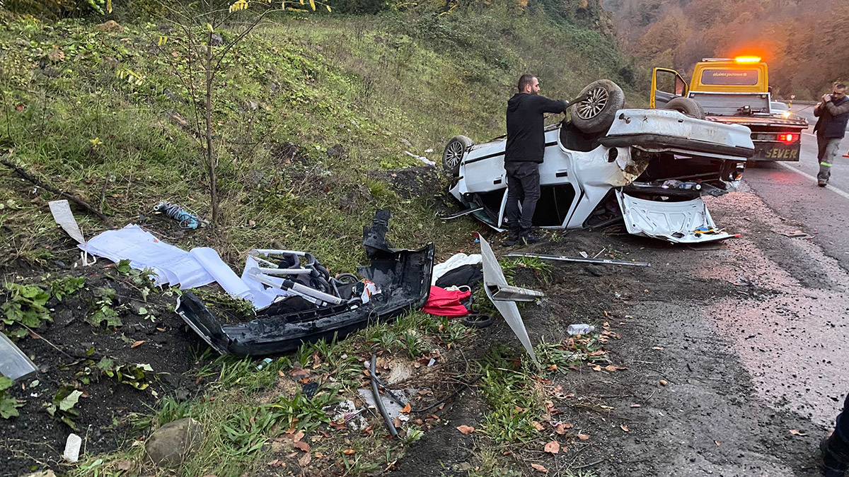 Otomobil takla atarak karşı şeride geçti; 1 ölü 4 yaralı