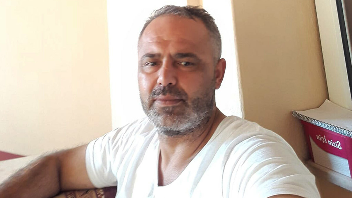 Eşini tabancayla ağır yaralayıp intihar etti