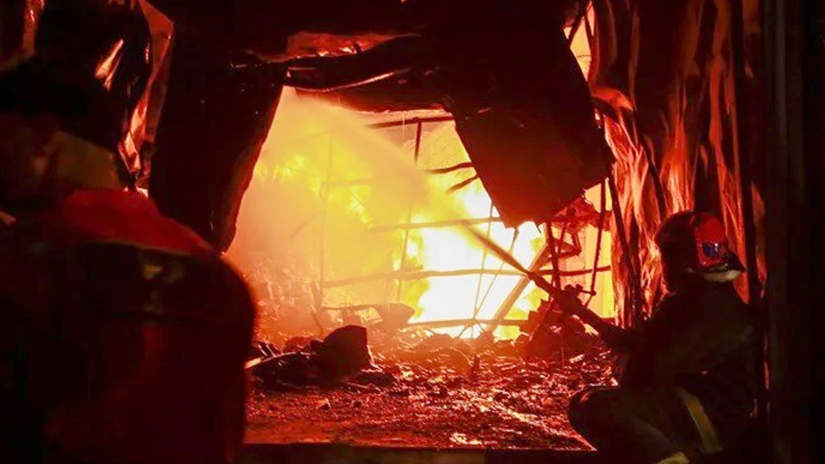 Bağdat'ta parfüm deposunda yangın