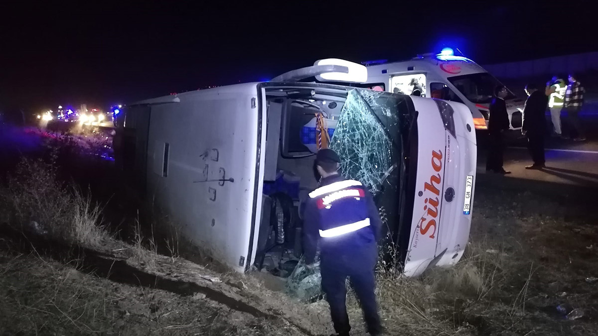 Yolcu otobüslerinin karıştığı 43 kazada 83 can kaybı