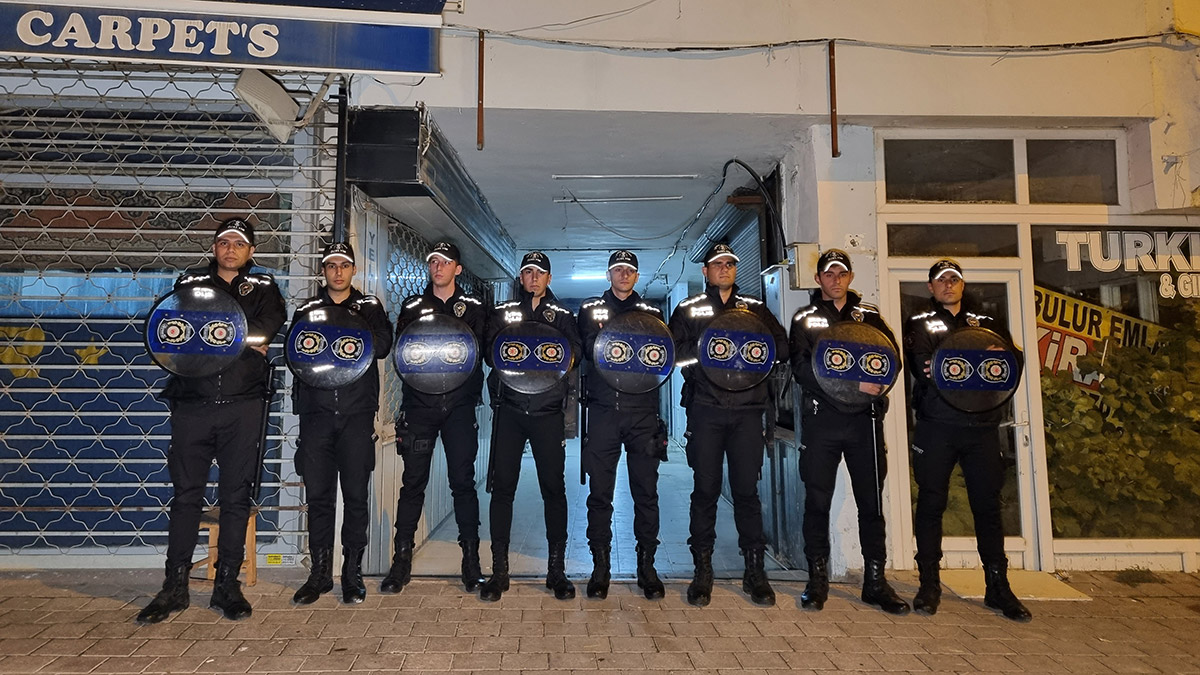 Kumar malzemelerini kimyasal ile eritmişler