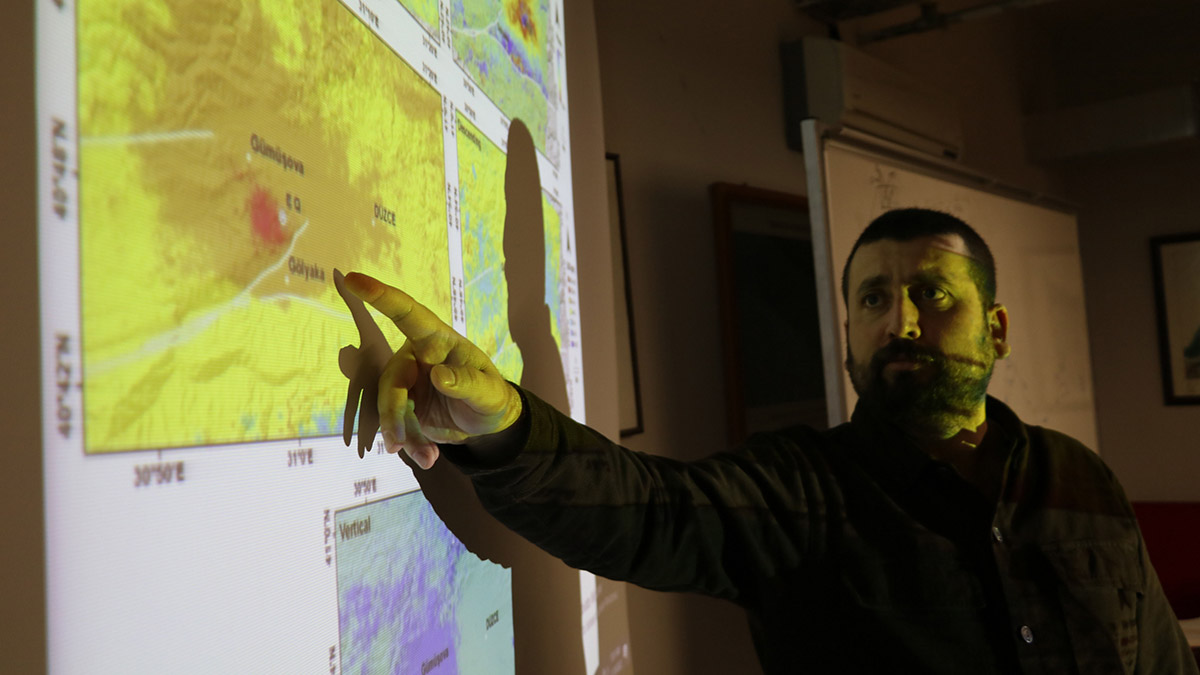 Deprem Gölyaka ile Düzce'yi 20 santim uzaklaştırdı