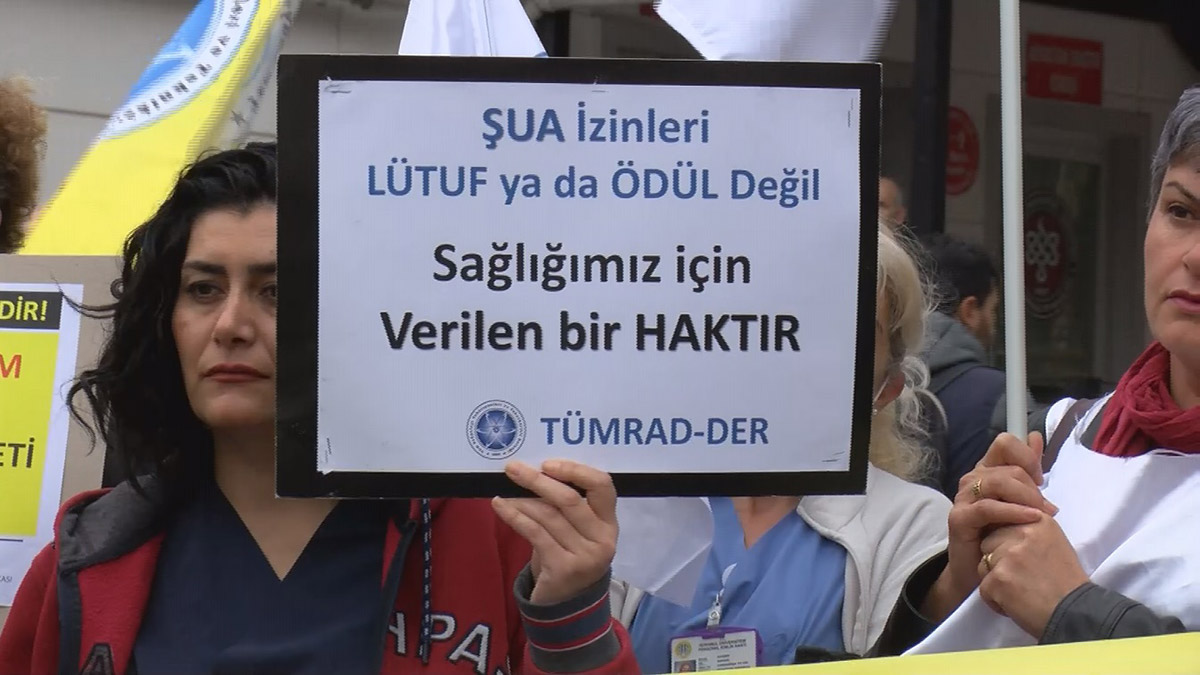 Çalışma koşullarının iyileştirilmesi ve izinlerinin düzenlenmesi talebiyle Radyoloji çalışanlarından şua izni hakkında basın açıklaması yaptı.