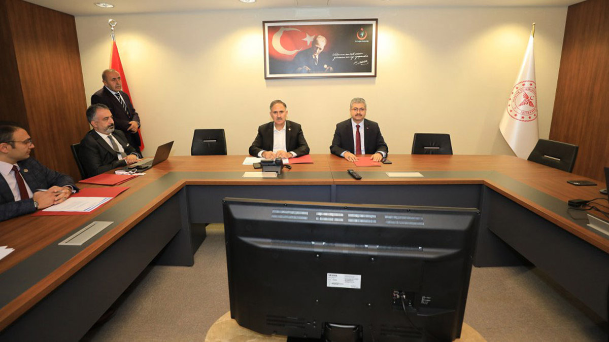 Sağlık çalışanlarının sorunları görüşüldü