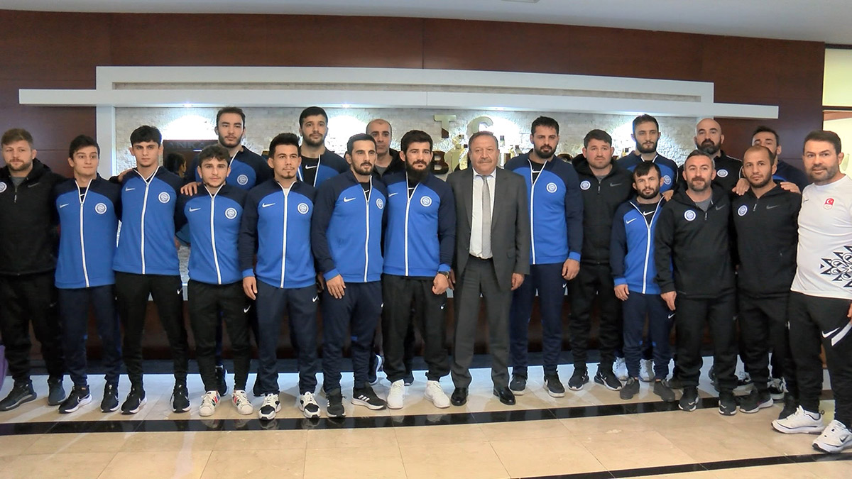 ASKİ Spor Kulübü'nün şampiyon güreşçilerinden ABB'ye ziyaret