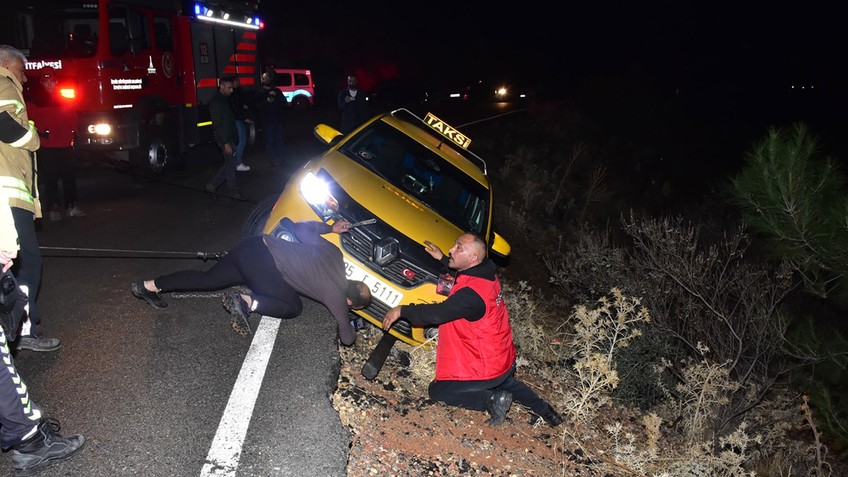 Şarampole uçmaktan şans eseri kurtuldular