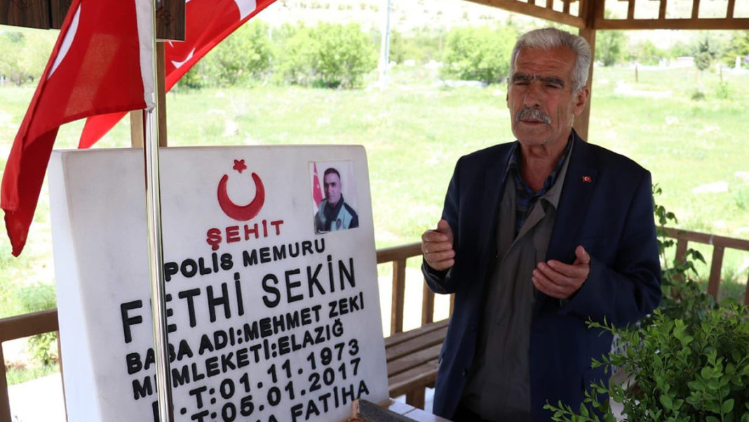 Fethi Sekin'in babası hayatını kaybetti