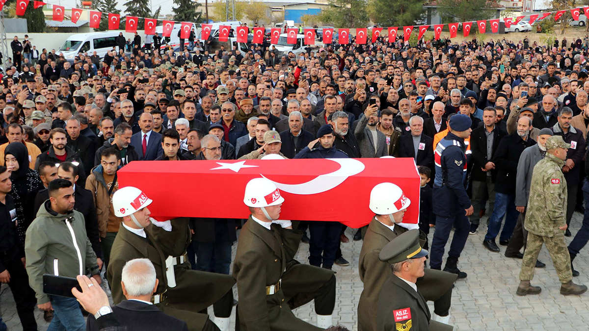 Şehit Teğmen Duabey Onur Öztürkmen toprağa verildi