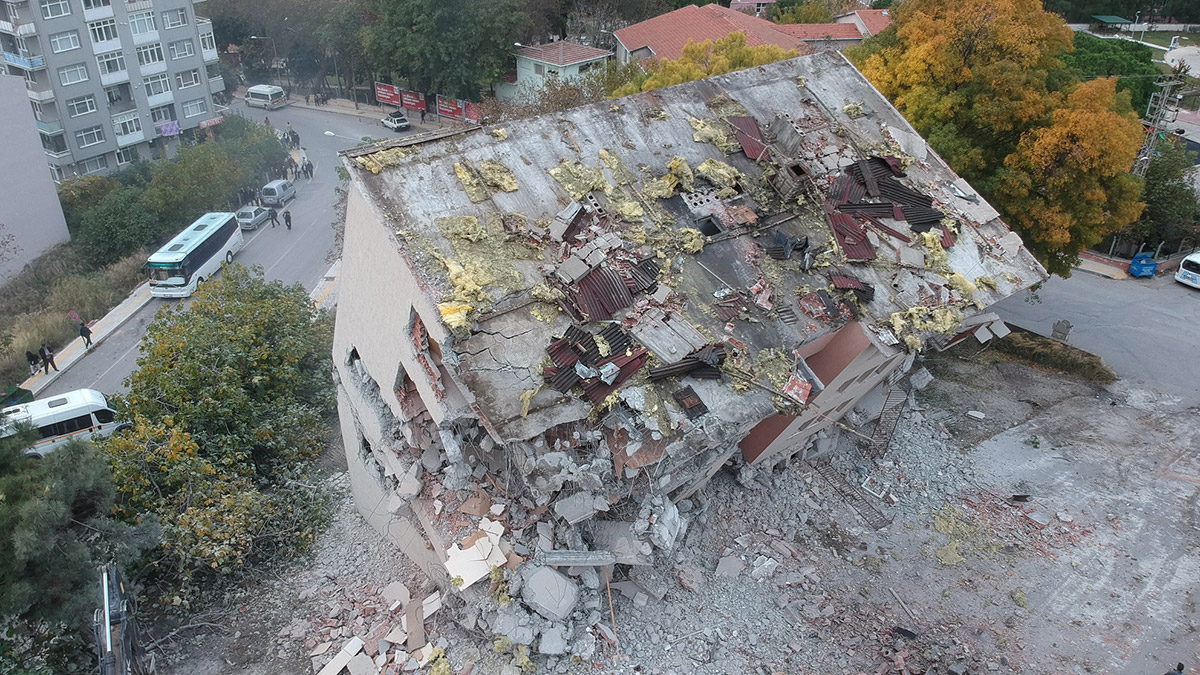 112 Komuta Merkezi binası çöktü