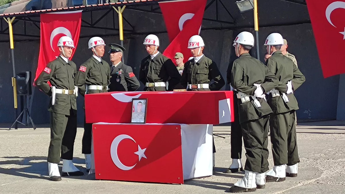Şehitler için şırnak'ta askeri tören