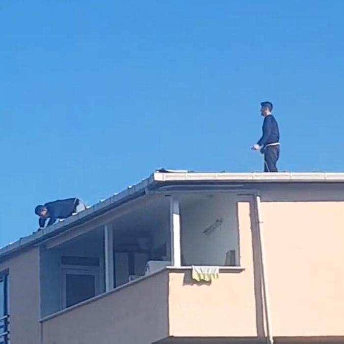 İpli çatı tamiri korkuttu