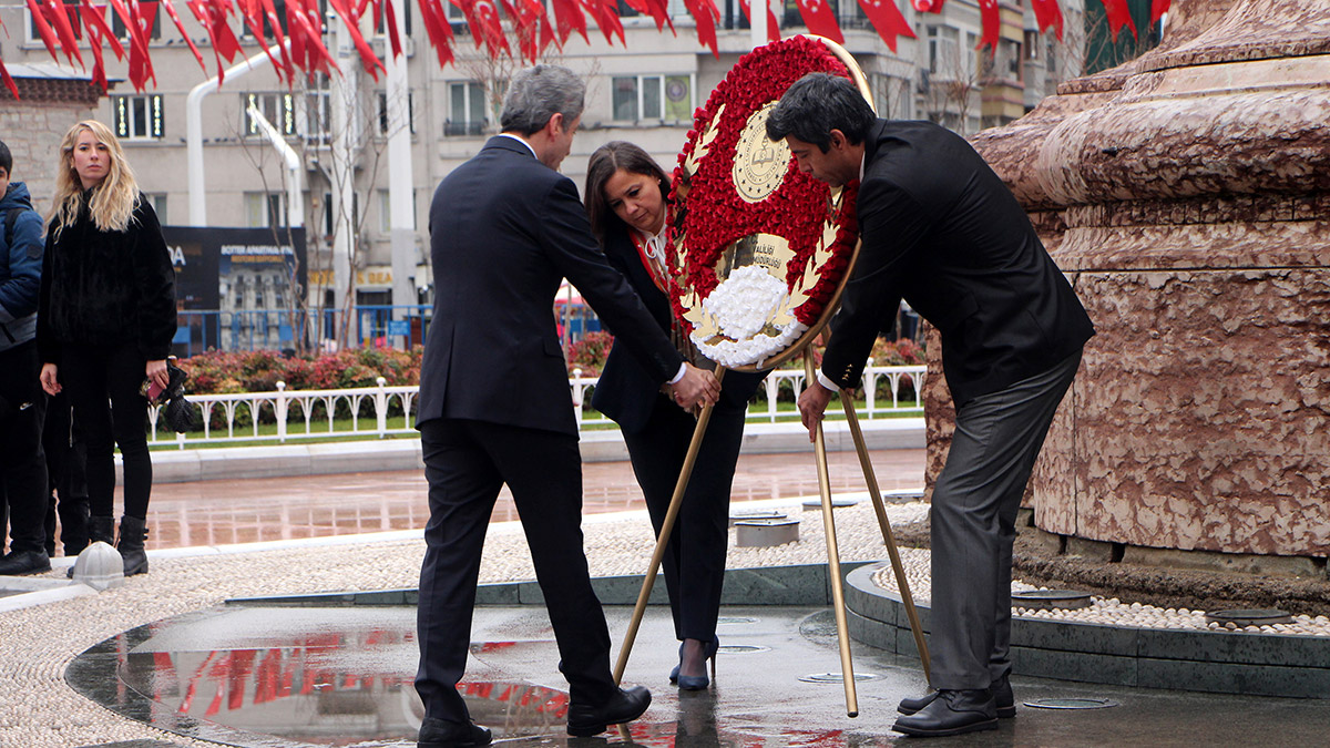 Öğretmenler Günü nedeniyle Taksim'de tören