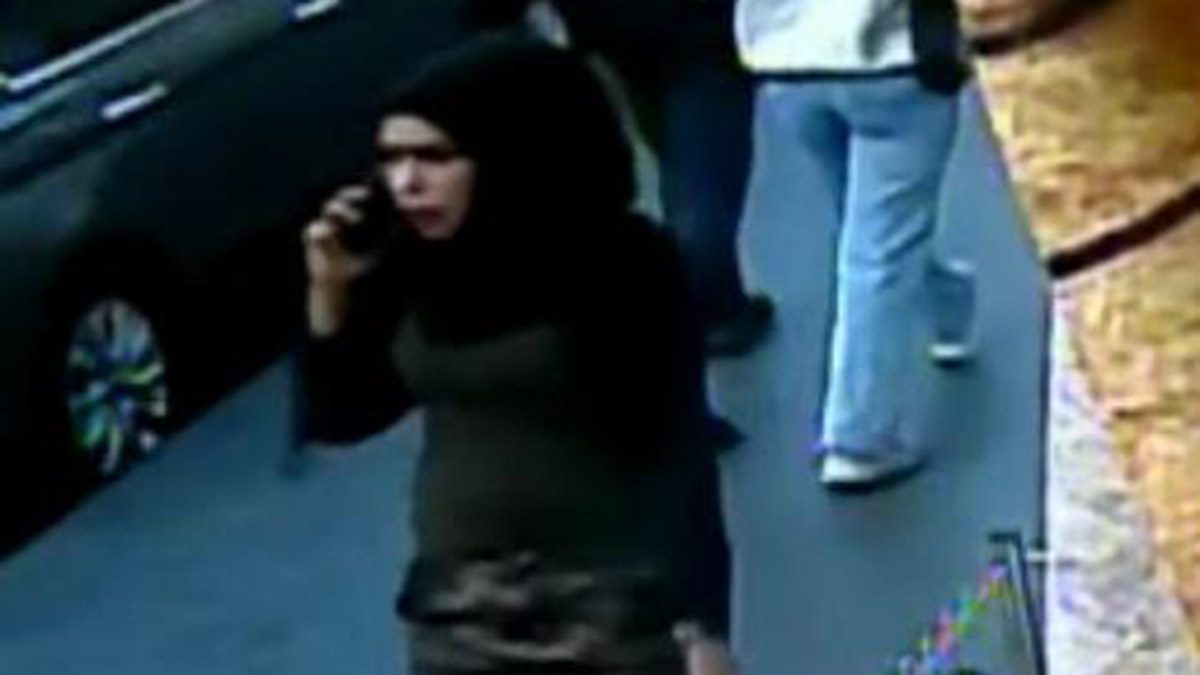 Bombayı bırakan kadın teröristin yeni görüntüleri çıktı