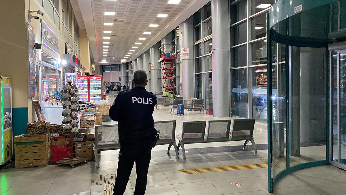 Terminalde şüpheli valiz paniği