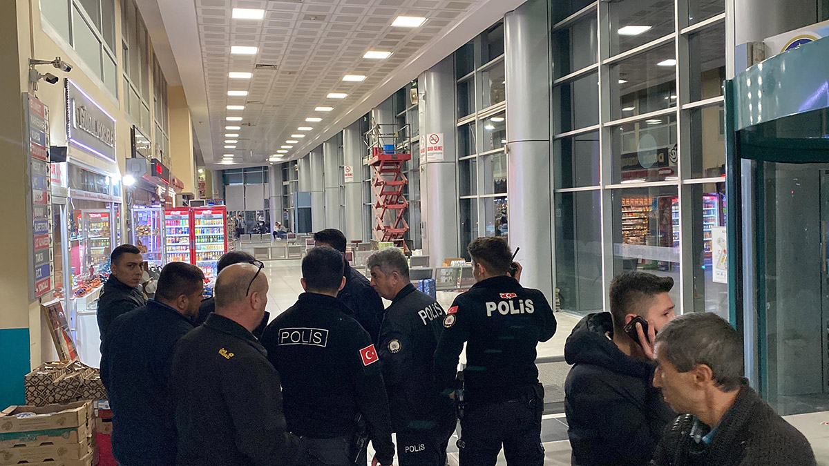 Terminalde şüpheli valiz paniği