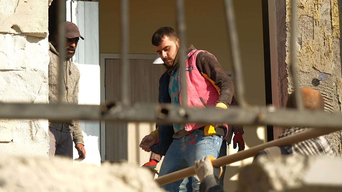 Gaziantep'in Karkamış ilçesinde, Suriye'den PKK/YPG'li teröristler tarafından düzenlenen terör saldırısının ardından yaralar sarılıyor.