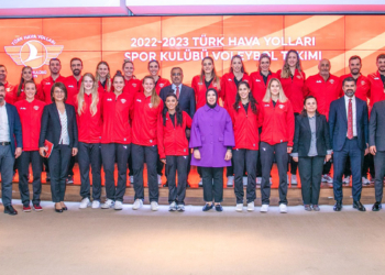 THY yönetimi, voleybol takımıyla yemekte buluştu