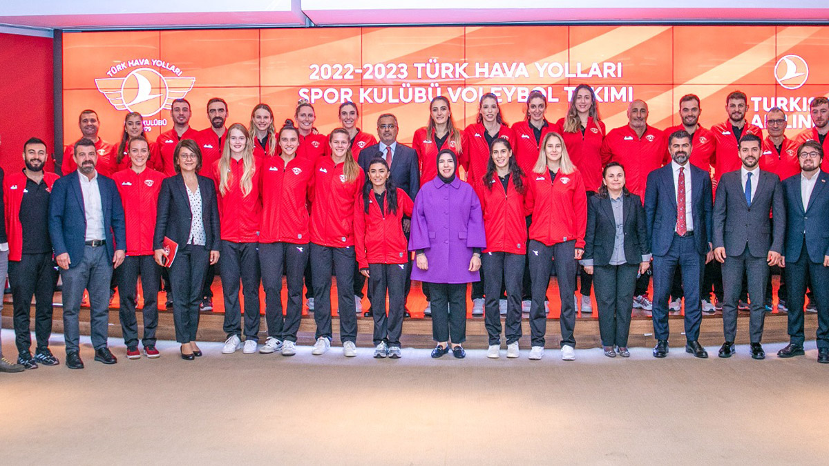 THY yönetimi, voleybol takımıyla yemekte buluştu