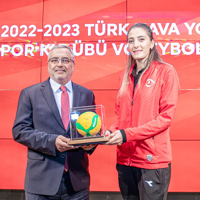 THY yönetimi, voleybol takımıyla yemekte buluştu