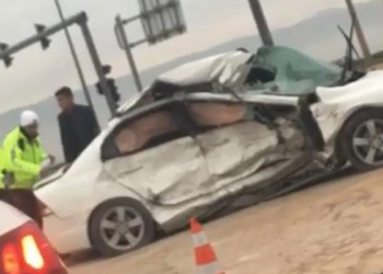TIR'ın çarptığı otomobilin sürücüsü yaralandı