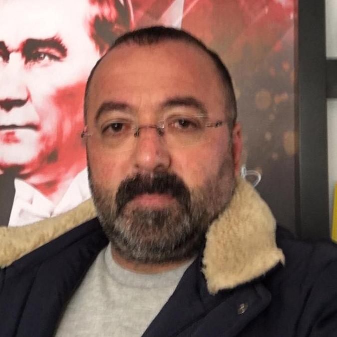 Tokat'ta köy muhtarı Bahattin Karnak (47) ile Halil Kargın (52) ve Aydın Karnak’ın (45) tabancayla vurulmuş cesetleri bulundu.