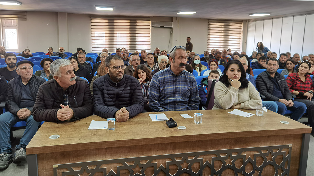 Tunceli Belediye Başkanı Fatih Mehmet Maçoğlu "İnsanların demokratik tepkisini bir linç kampanyasına çevirmeye çalışıp burada halkı karşı karşıya getirme çabasını kınıyoruz" dedi.