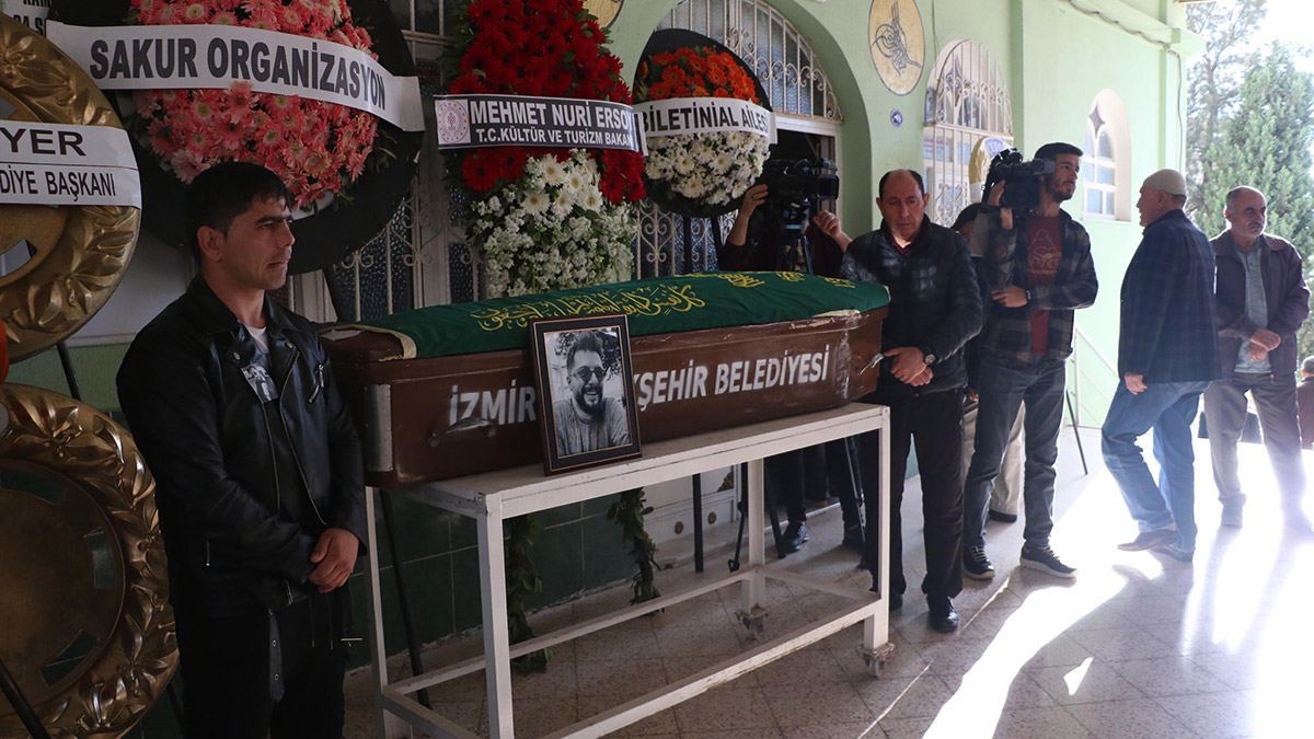 Tolga Güleryüz, İzmir'de toprağa verildi