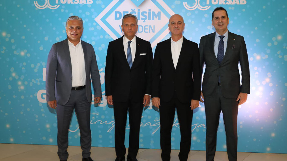 Türkiye Seyahat Acentaları Birliği'nin (TÜRSAB) 25 Kasım'da yapılacak seçimleri için yeniden aday olan Başkan Firuz Bağlıkaya, 'Büyük Antalya Buluşması' adlı toplantıda sektör temsilcileri ile buluştu.