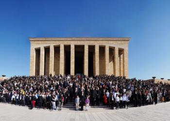 Uğur Okulları Anıtkabir’i ziyaret etti