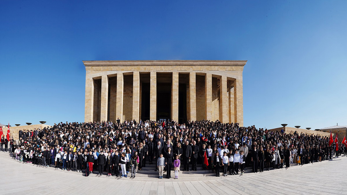 Uğur Okulları Anıtkabir’i ziyaret etti