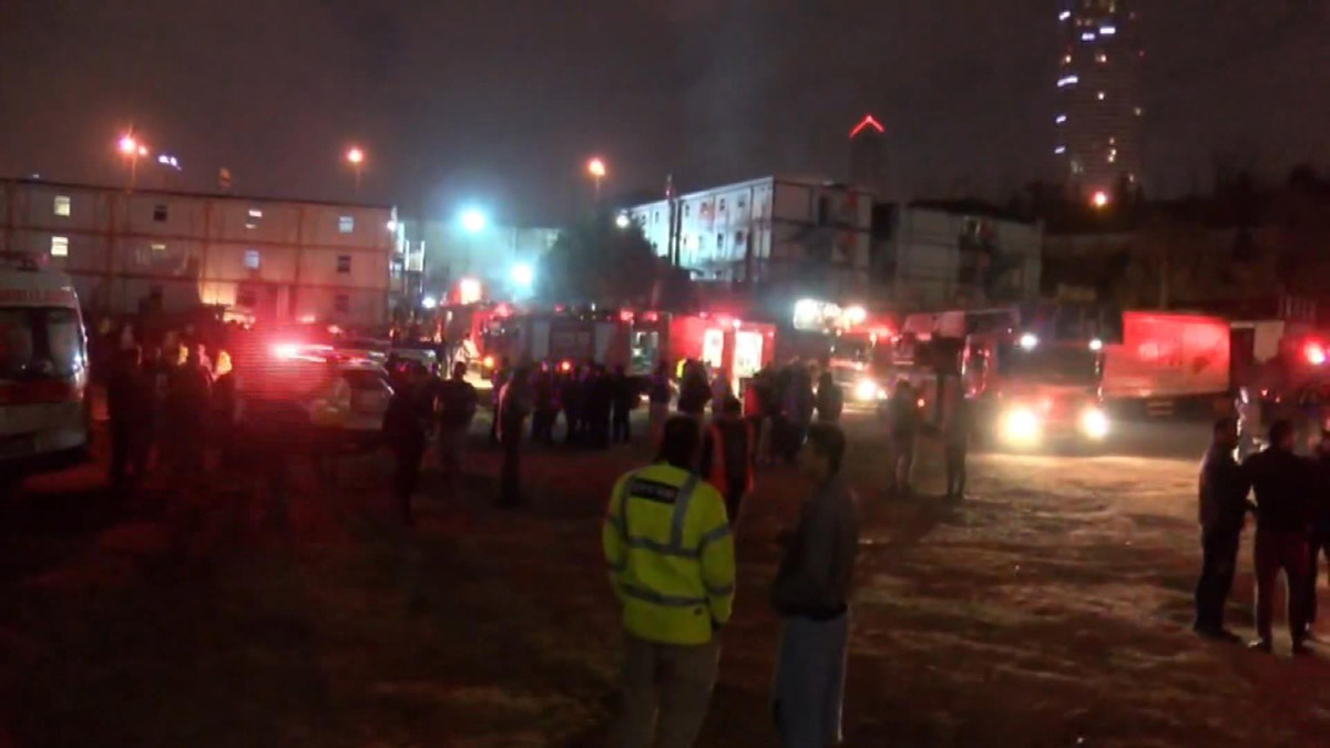 Ümraniye'de inşaat şantiyesinde yangın; 3 işçi hastaneye kaldırıldı