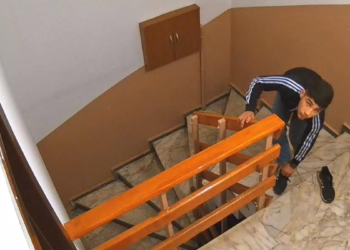 Hırsız, 2 bin liralık ayakkabıyı dairenin önünden çaldı