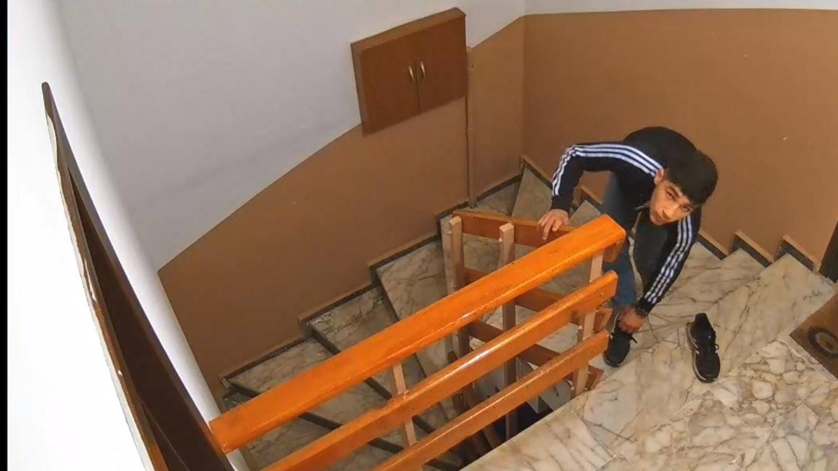 Hırsız, 2 bin liralık ayakkabıyı dairenin önünden çaldı