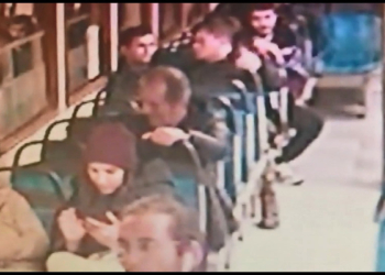 Çantadan cüzdan çalan şüpheli kamerada