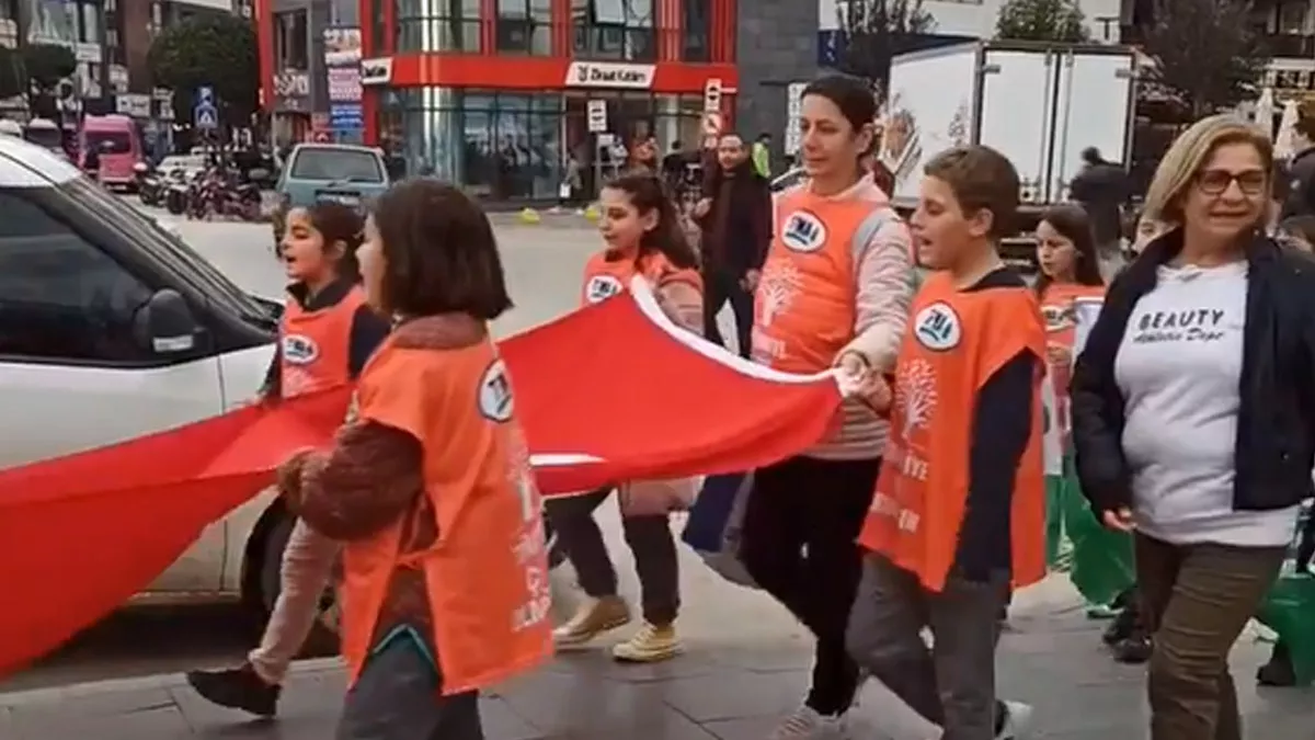 Çocuklar yalova'da farkındalık yürüyüşü yaptı