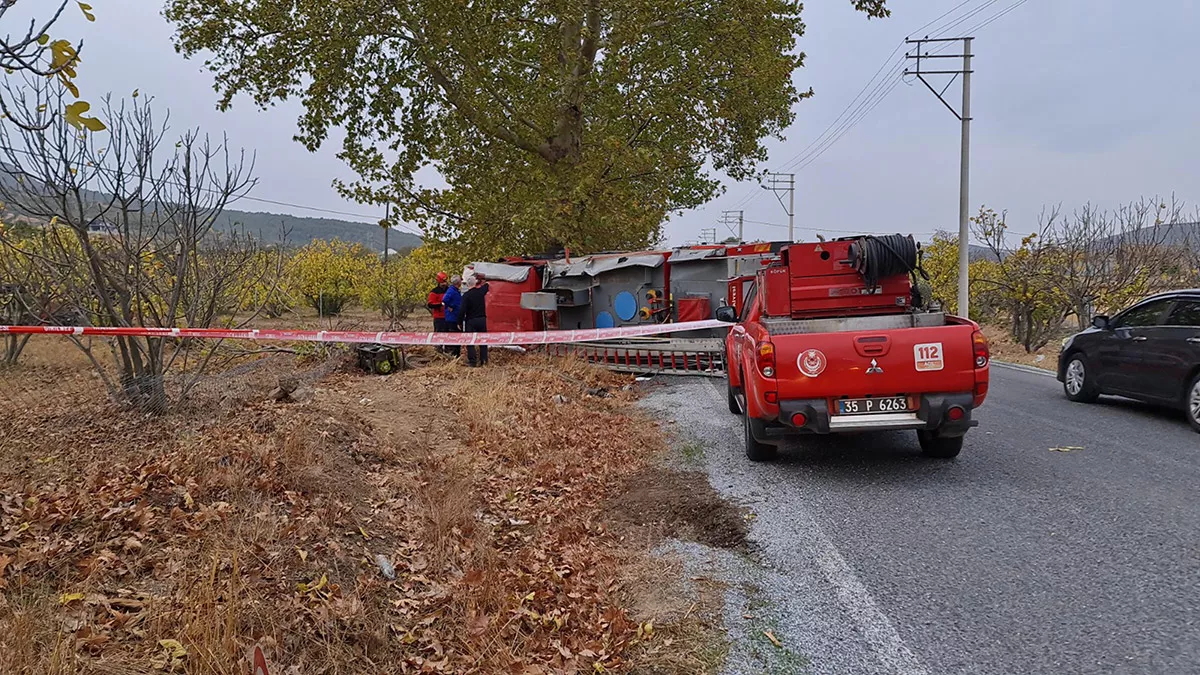 Yangına giden itfaiye aracı devrildi