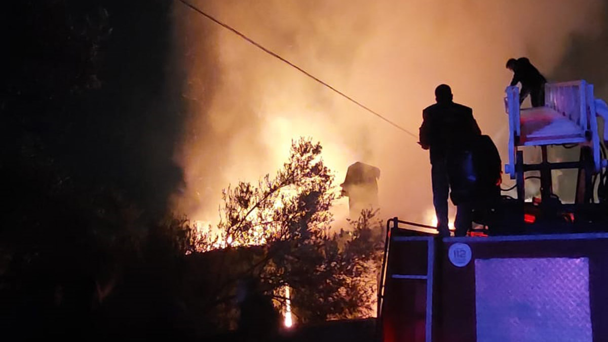 Gülsüm teyzenin evi yangında kül oldu