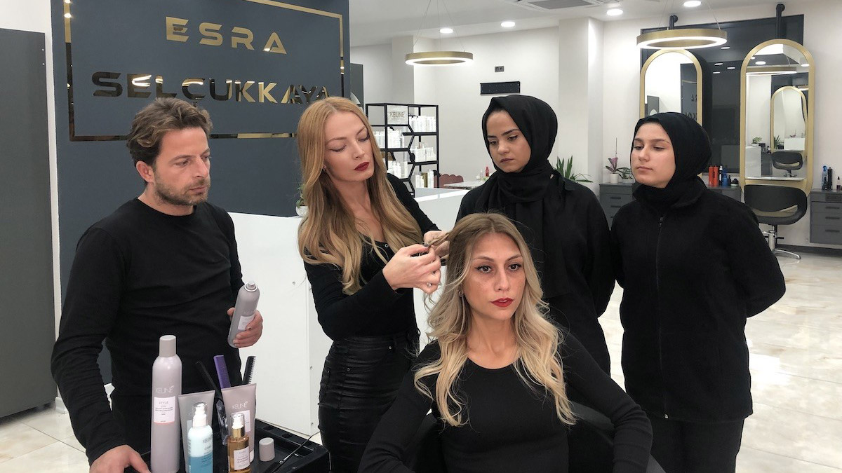 Saç akademisi kadın adayları destekliyor