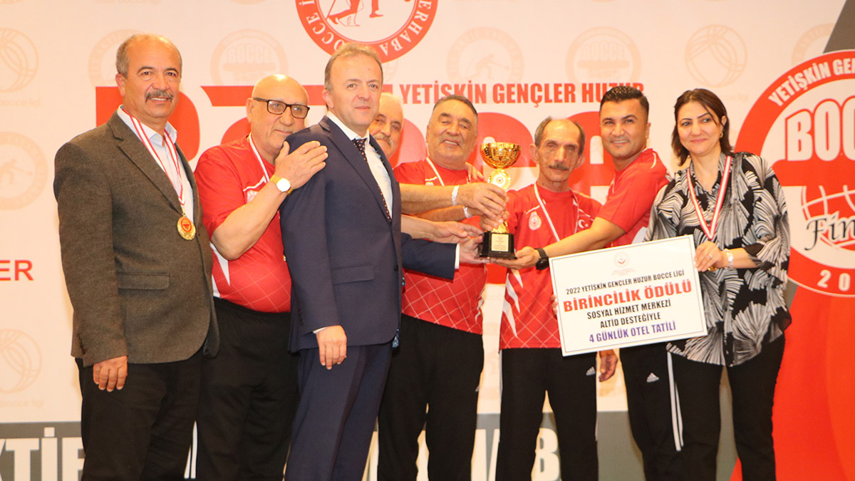 Aile ve Sosyal Hizmetler Bakanlığı tarafından Antalya'nın Kemer İlçesinde bu yıl 5'incisi düzenlenen Yetişkin Gençler Huzur Bocee Ligi şampiyonu, Osmaniye Özden Huzurevi takımı oldu.