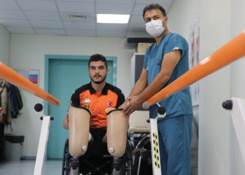Protez bacaklarla yaşama sarıldı
