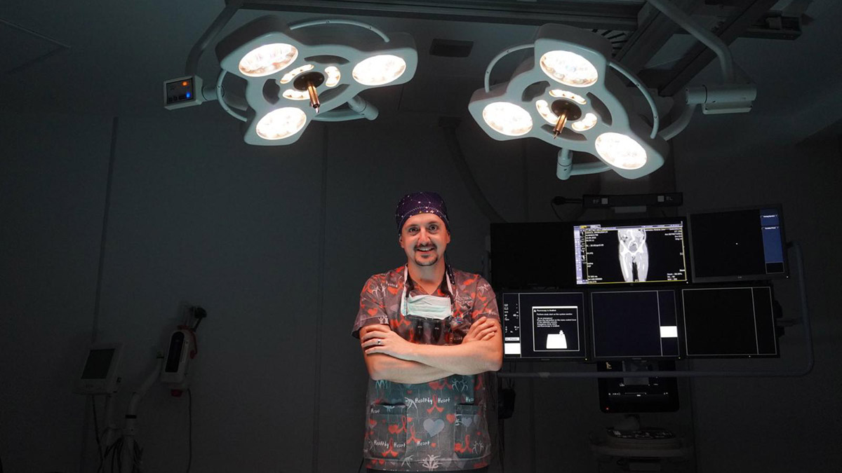 10 saat ameliyat ettiği hastasının yakını saldırdı