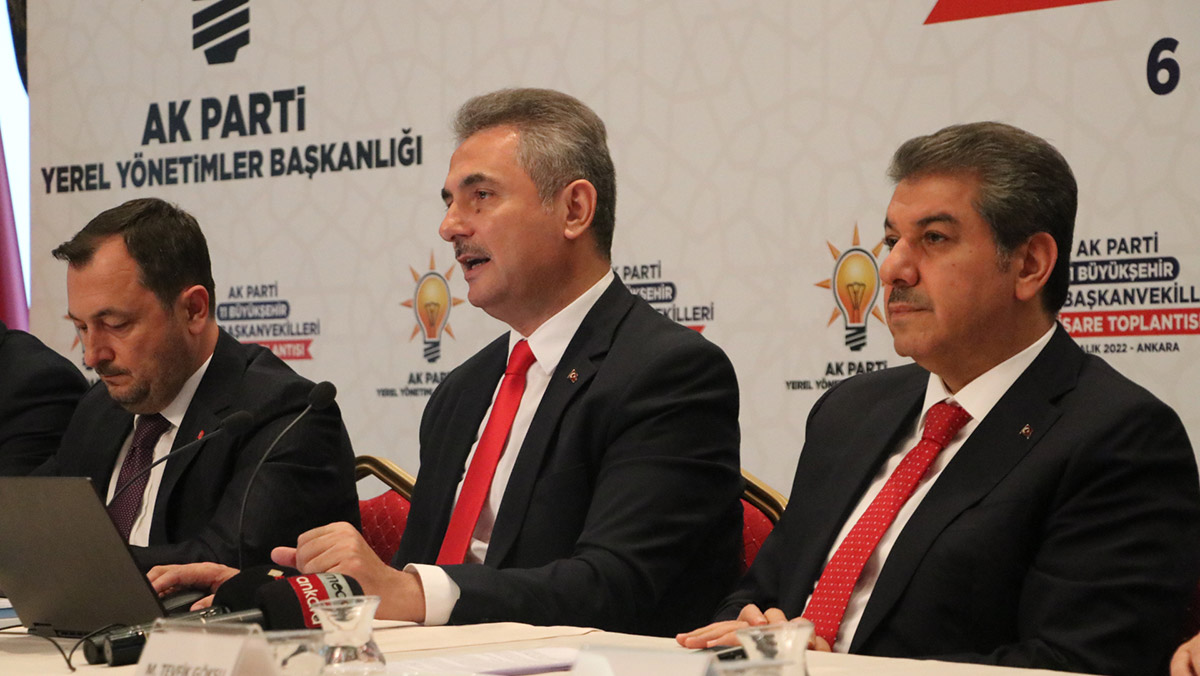 11 AK Parti'li grup başkan vekilinden açıklama