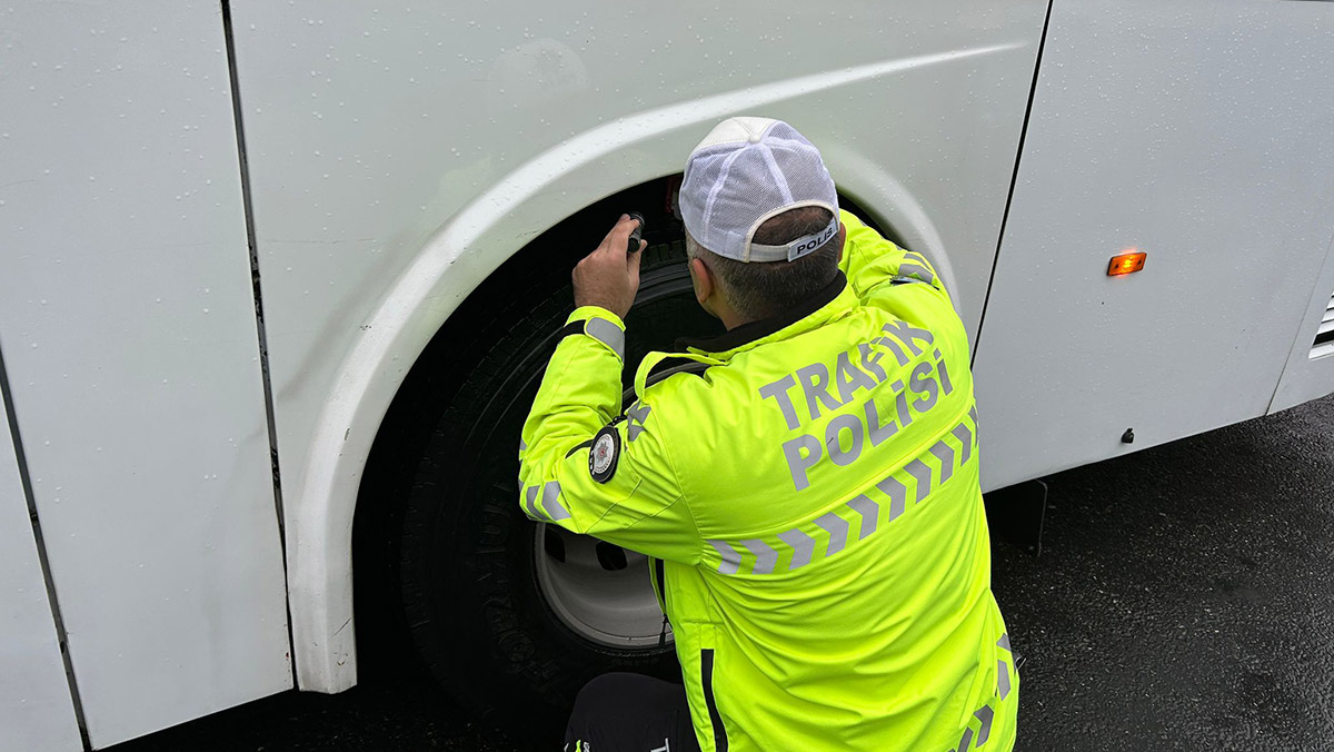 15 Temmuz Demokrasi Otogarı'nda kış lastiği denetimi