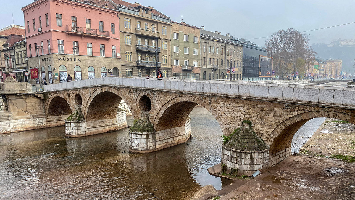 Tarihi Latin Köprüsü ziyaretçileri ağırlıyor