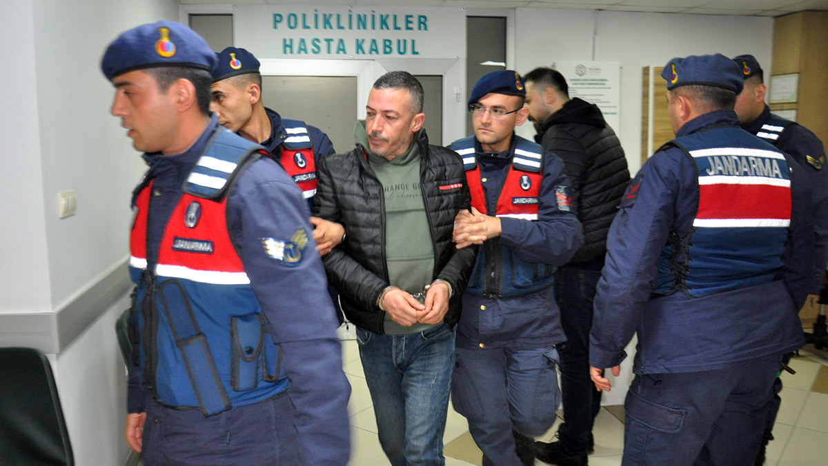 2 kişiyi öldürüp 1 kişiyi yaraladı